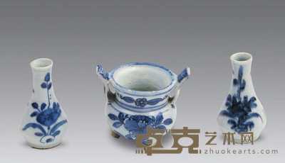 明万历 青花折枝纹供器（一套三件） 高9.9cm